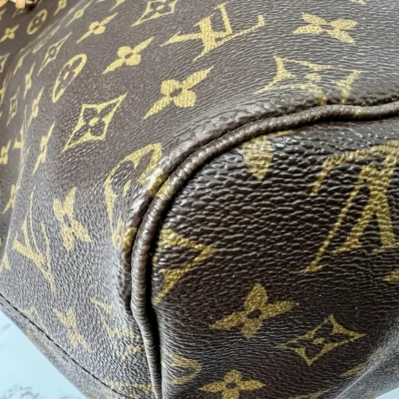 Louis Vuitton GM Neverfull Monogram Tote bag. Largest size this Bag Comes In. - Picture 6 of 17